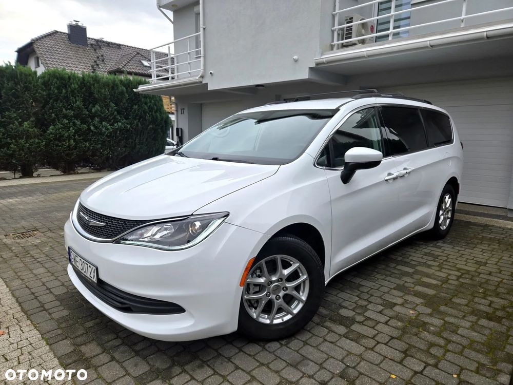 Chrysler Pacifica 2021 photo 2