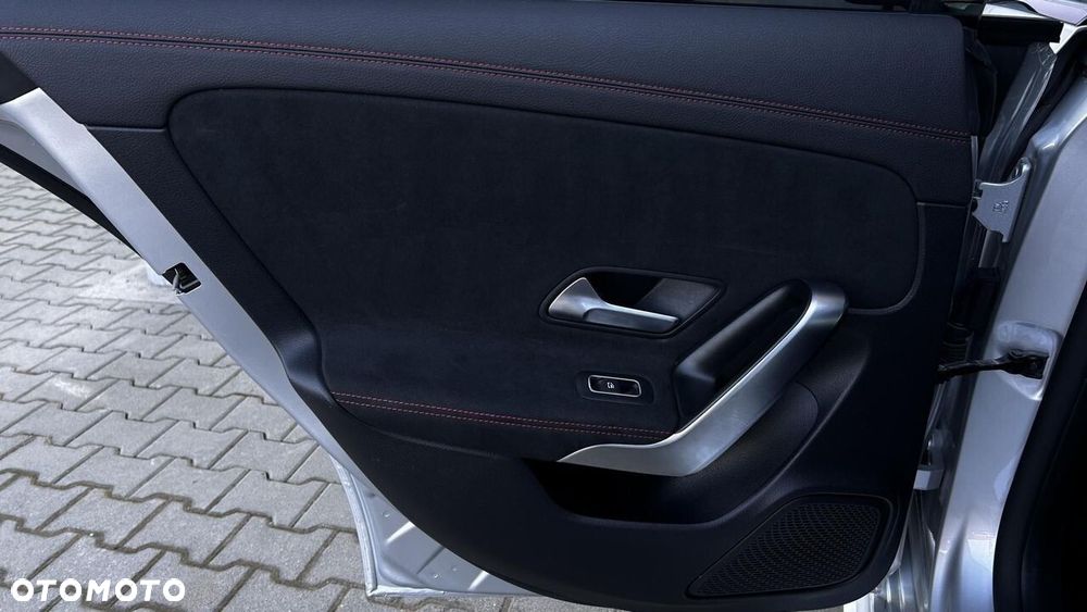 Mercedes-Benz CLA 250 e PHEV AMG Line 8G-DCT - 25