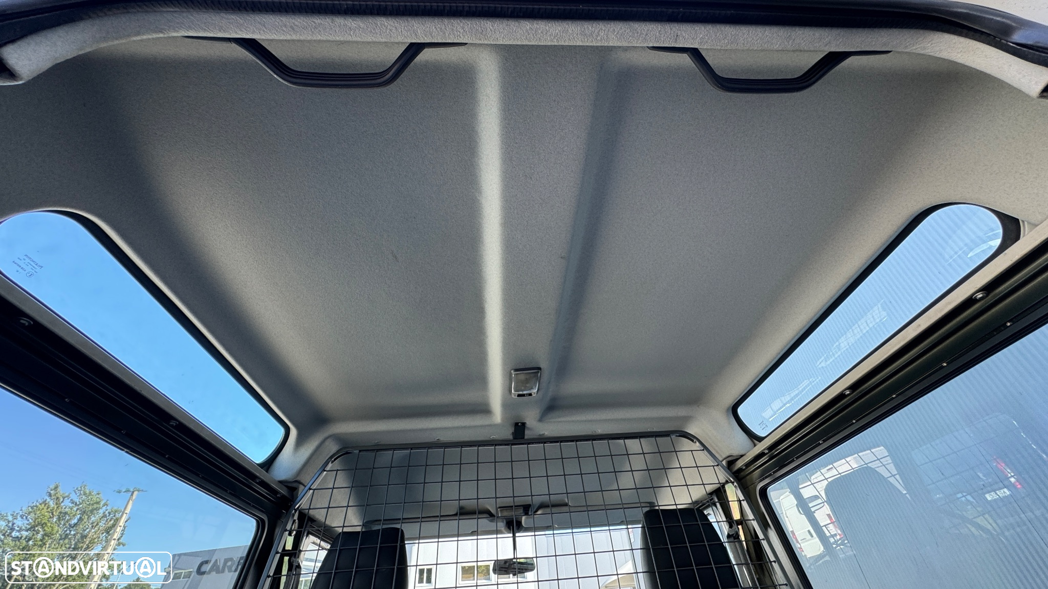 Land Rover Defender 90 SW 2.5 Td5 SE - 29