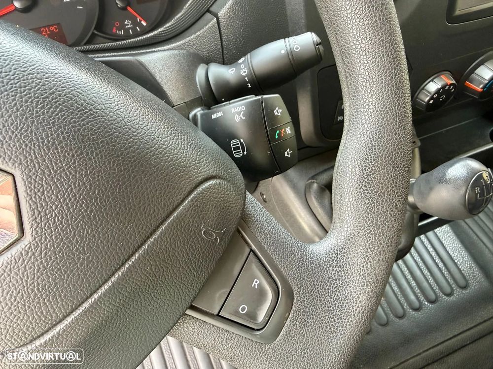 Renault Master 2.3DCI L2H2 135cv 3 Lugares - 22