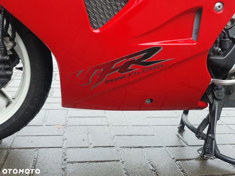 Honda VFR - 35