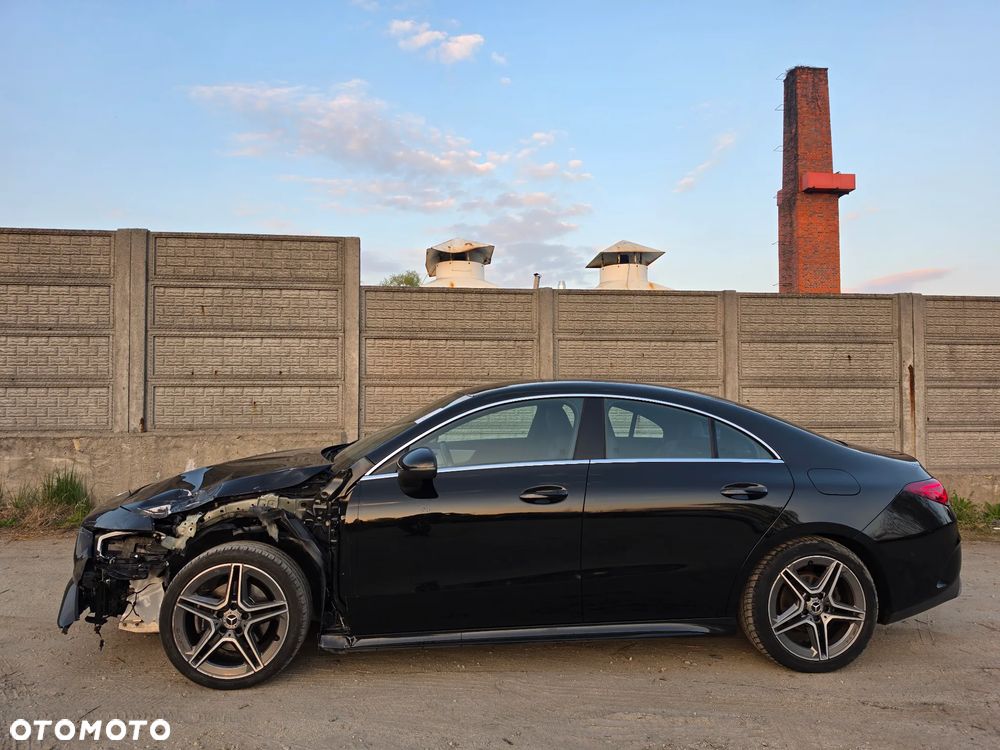 Mercedes-Benz CLA 180 AMG Line - 4