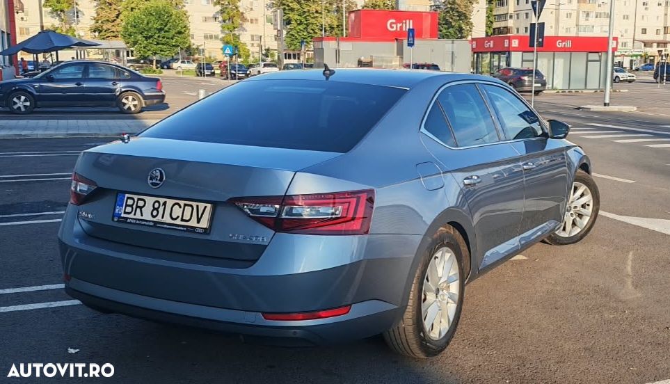 Skoda Superb 2.0 TDI DSG Ambition - 2