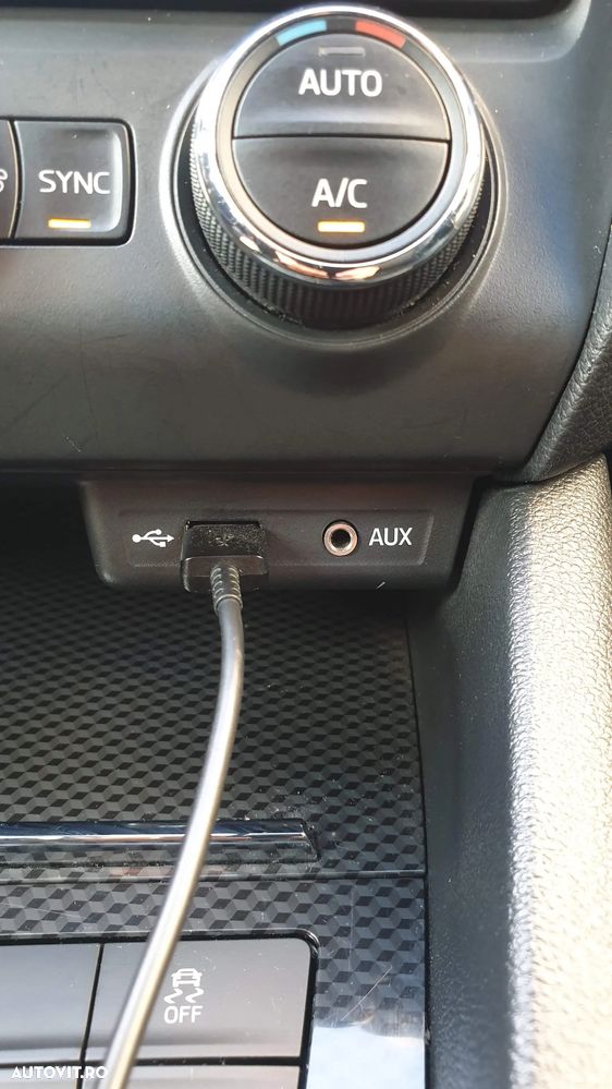 Skoda Octavia 2.0 TDI DSG RS - 23