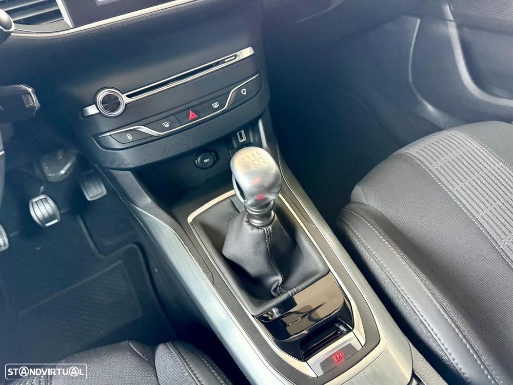 Peugeot 308 1.2 PureTech Allure - 17