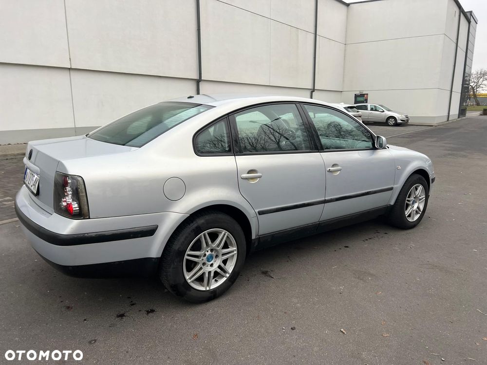 Volkswagen Passat 1.8T Trendline - 10