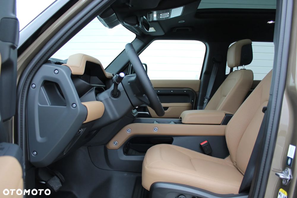 Land Rover Defender - 11