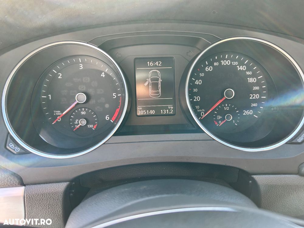 Volkswagen Jetta 2.0 TDI Comfortline - 12