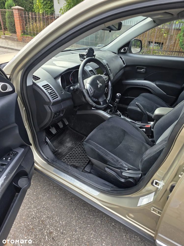 Mitsubishi Outlander 2.2 DID Intense + - 10