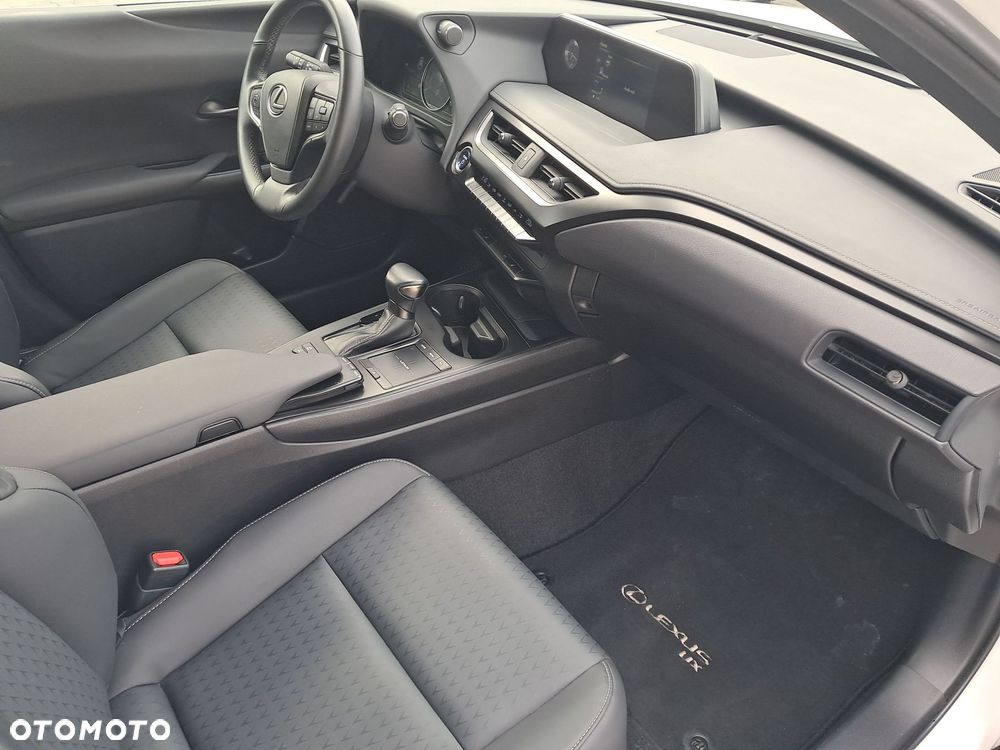 Lexus UX - 9