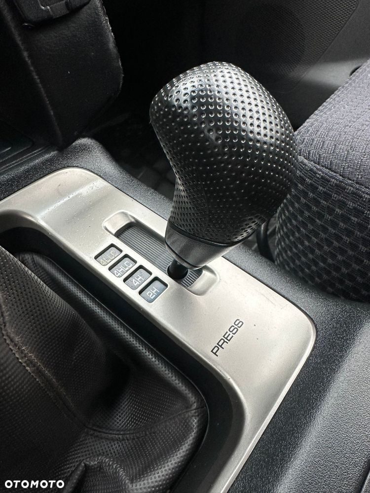 Mitsubishi Pajero - 14