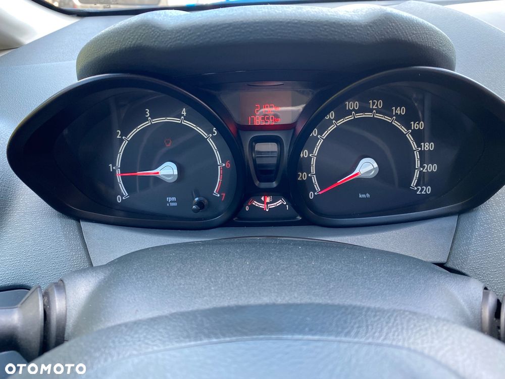 Ford Fiesta - 24