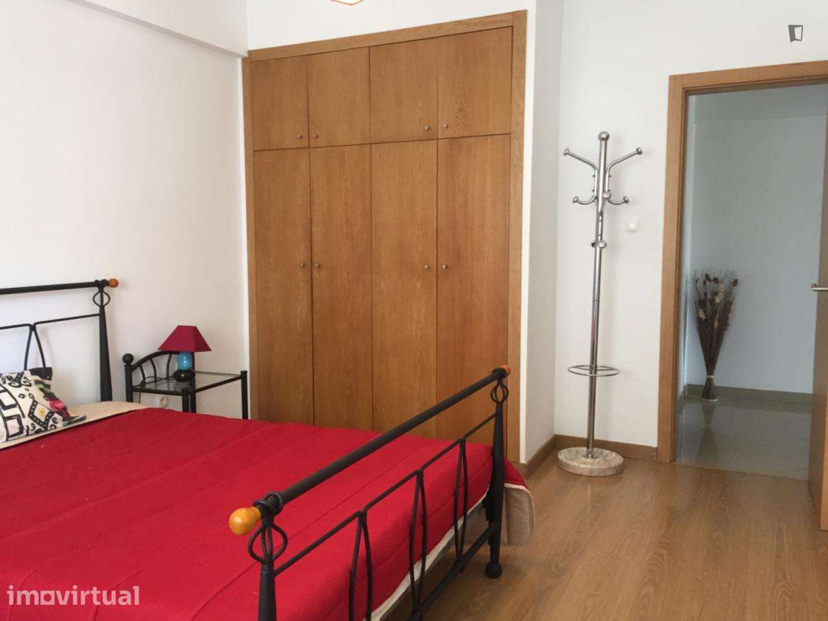 Quarto - localizado em Penha Lisbon - Grande imagem: 2/14
