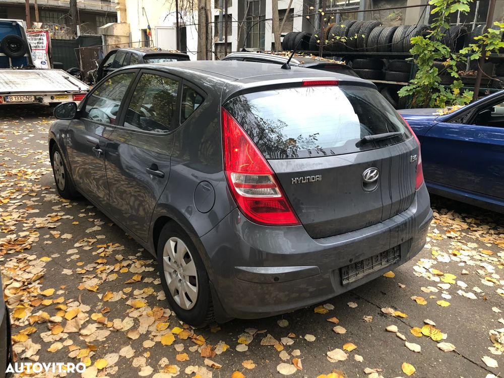 Dezmembrez Hyundai I30 2008 benzina gri inchis - 3