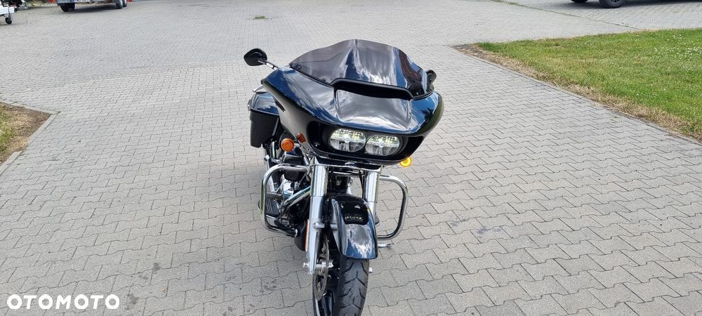 Harley-Davidson Touring Road Glide - 2
