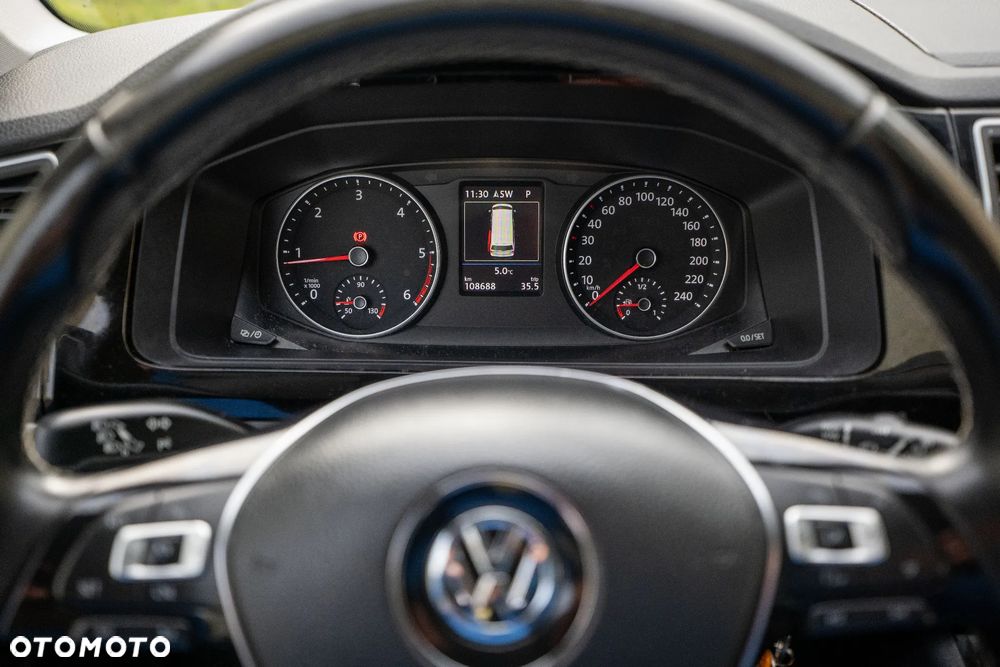 Volkswagen Multivan - 13