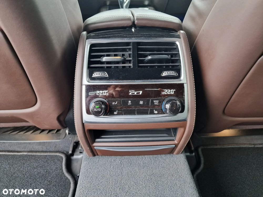 BMW Seria 7 750i xDrive - 25