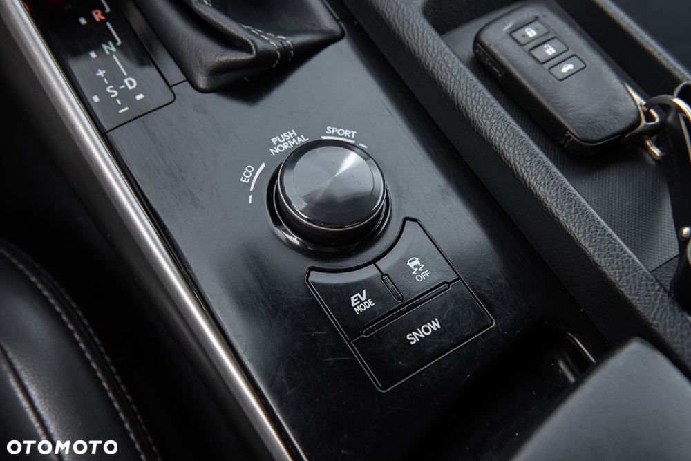 Lexus IS 300h Business - 28