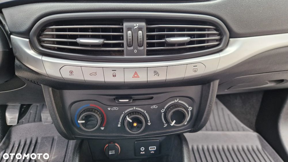 Fiat Tipo 1.4 16V Easy - 30