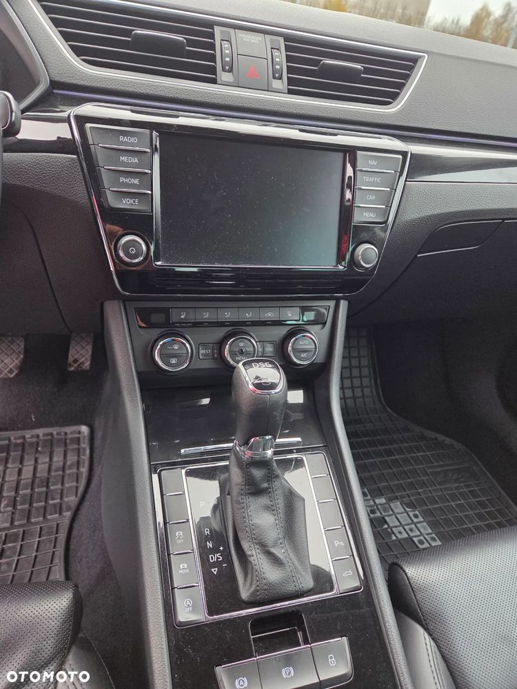 Skoda Superb 2.0 TDI L&K DSG - 8