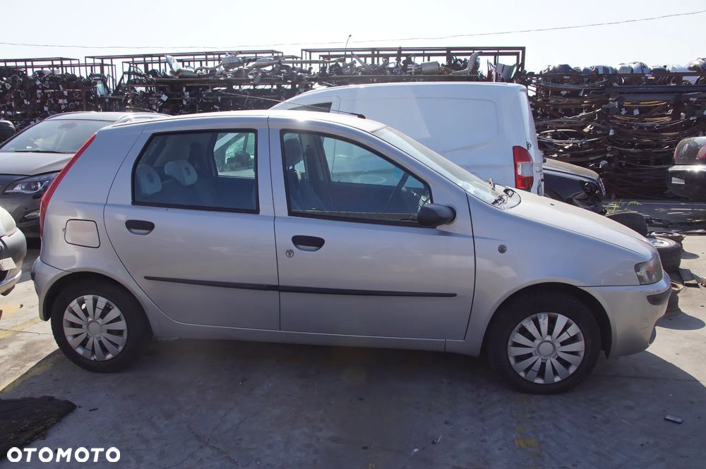 Auto na części - Fiat Punto II 1.2 8V 60 KM 188A4000 2003R Silnik Skrzynia Drzwi Maska Klapa Zderzak Błotnik Szyba Lusterko Deska Kokpit Sterownik Moduł Licznik Kierownica - 4