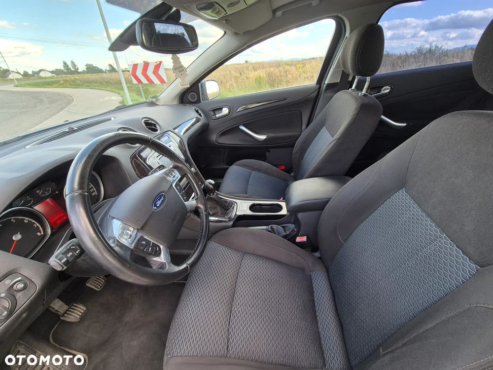 Ford Mondeo 2.0 Ghia X100 / X - 20