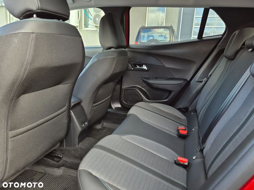 Peugeot 2008 PureTech 130 Allure S&S EAT8 - 11