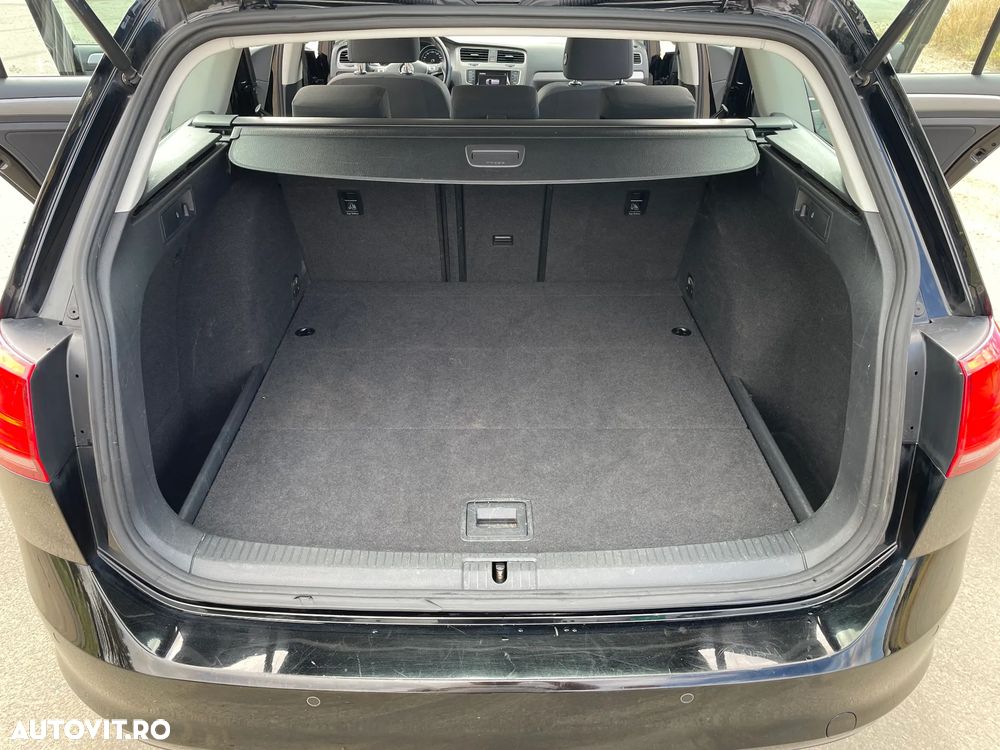 Volkswagen Golf 1.6 TDI BlueMotion Comfortline - 11