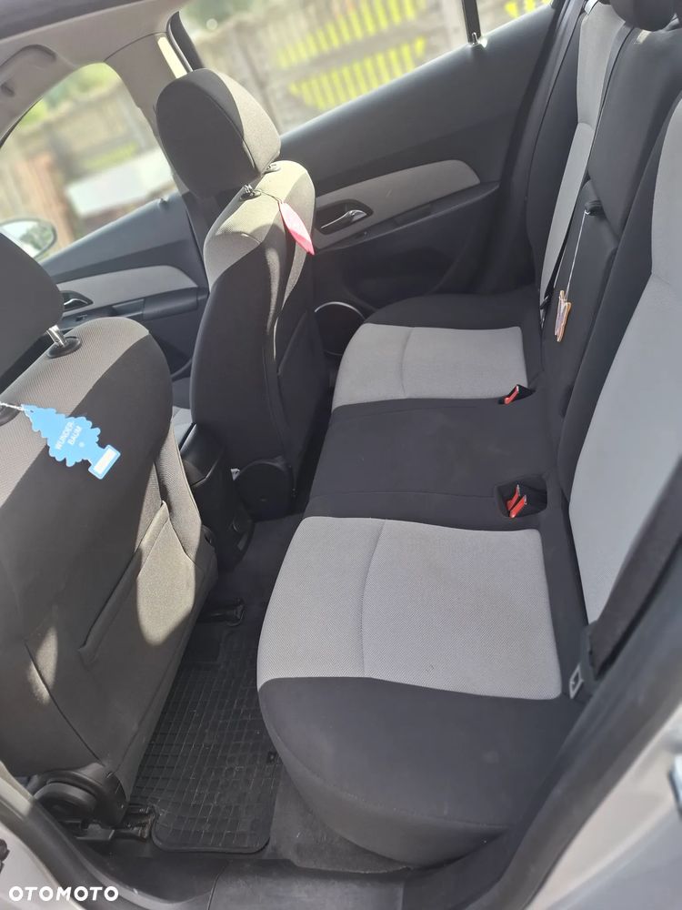 Chevrolet Cruze 1.6 LS - 18