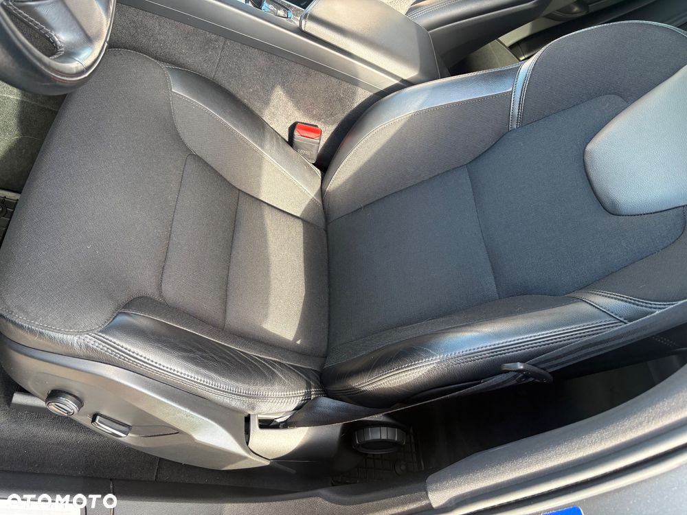 Volvo XC 60 B4 D Momentum - 18