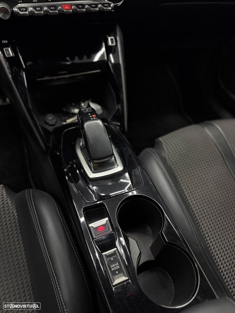 Peugeot e-2008 GT - 13