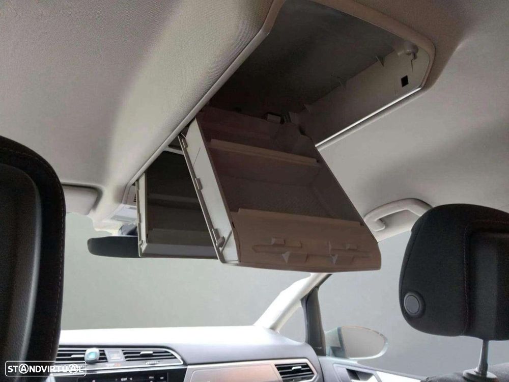 VW Touran 1.6 TDI Confortline DSG - 17