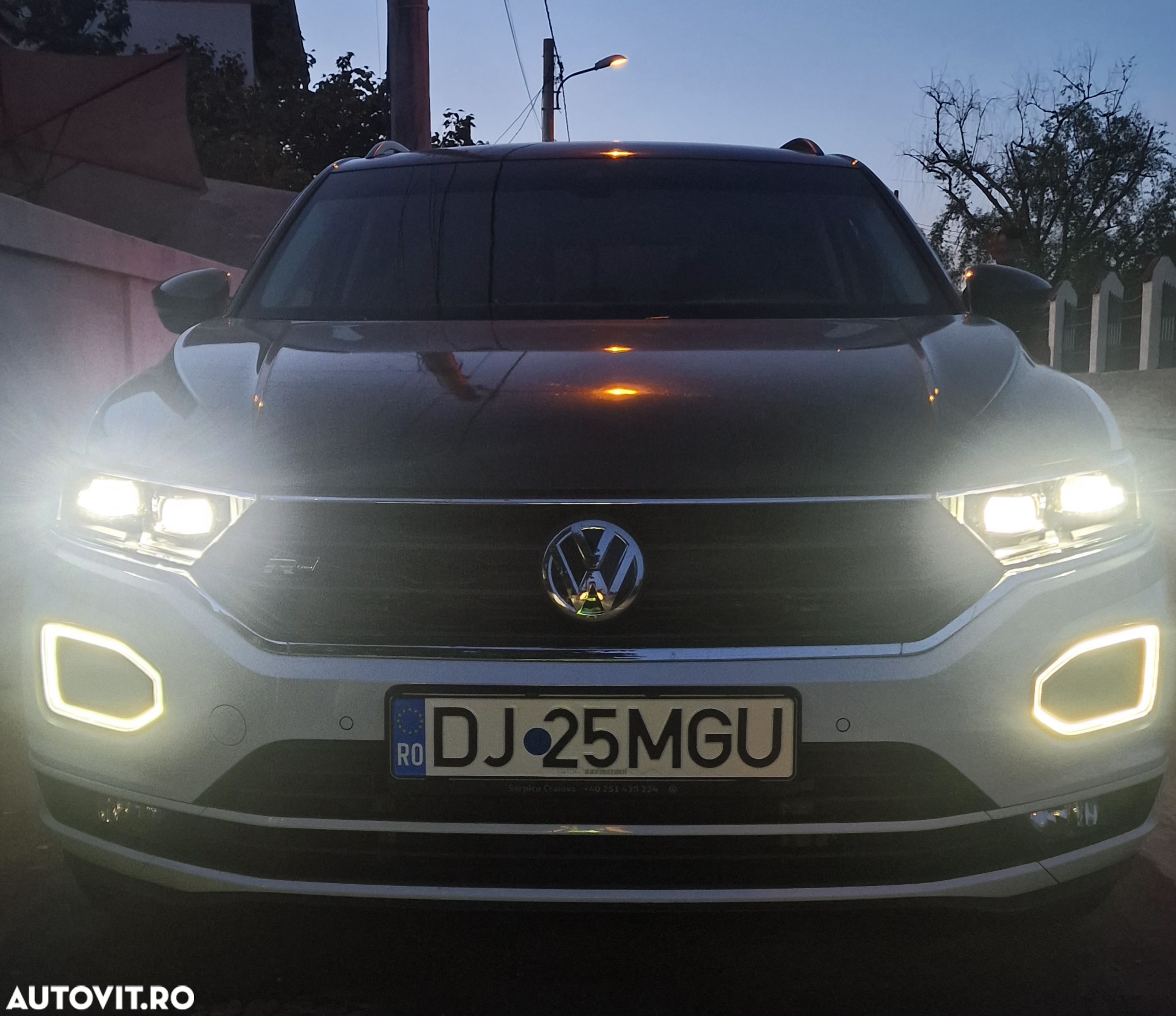 Volkswagen T-ROC - 10