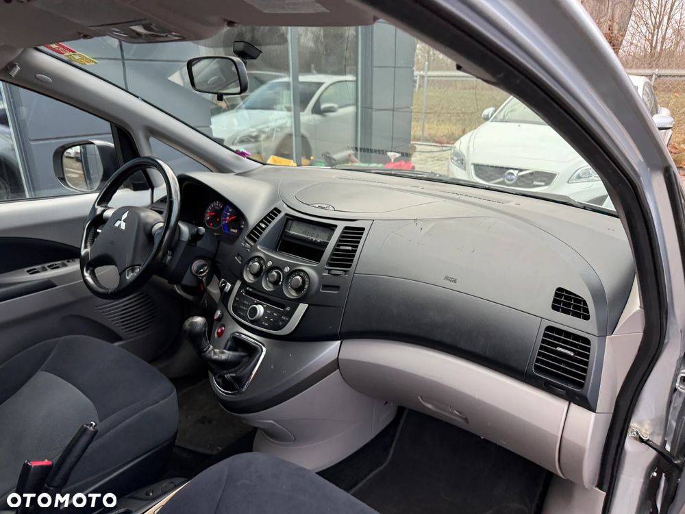 Mitsubishi Grandis 2.4 Inform - 27