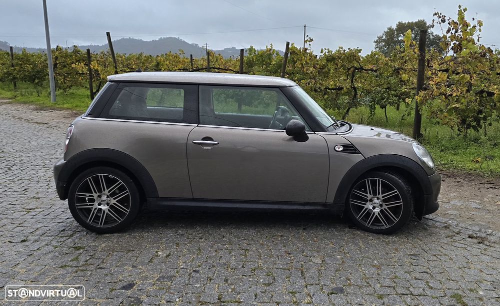 MINI 3 Portas One D - 14