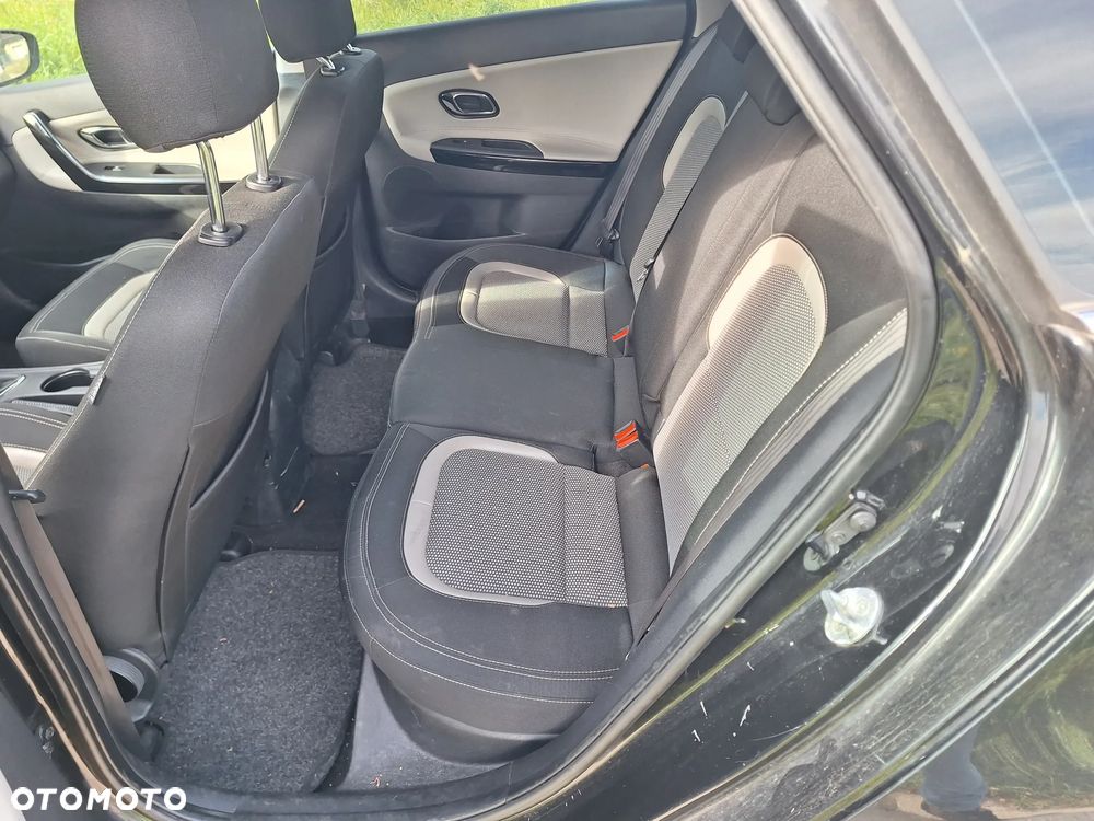 Kia Ceed - 11