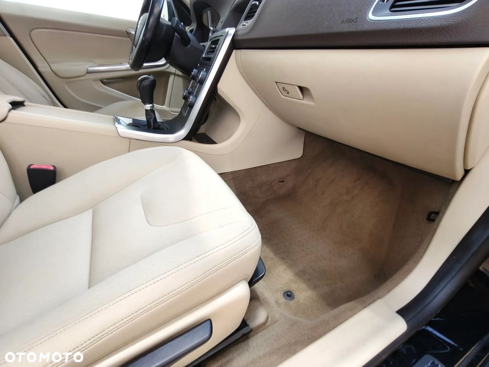 Volvo S60 T3 Edition Pro - 16