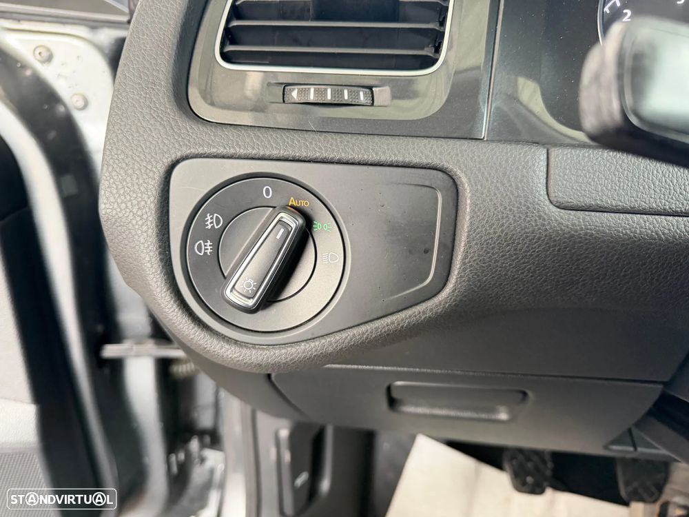 VW Golf 1.6 TDI Confortline - 21