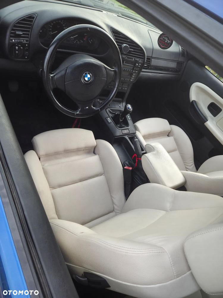 BMW Seria 3 323i - 8
