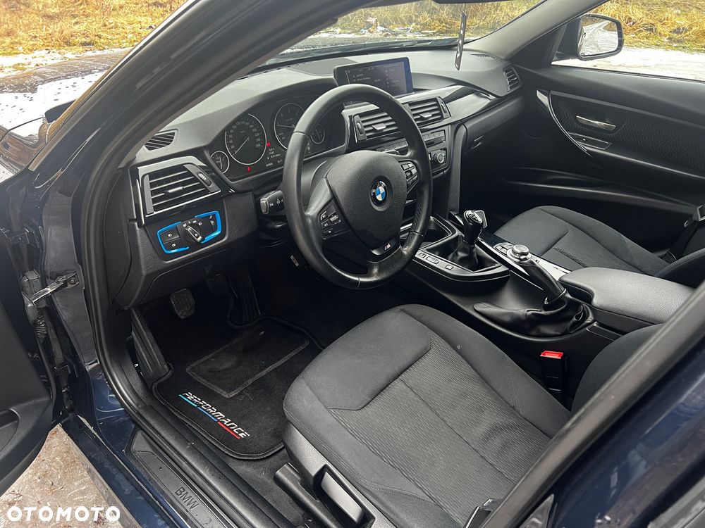 BMW Seria 3 320d - 27