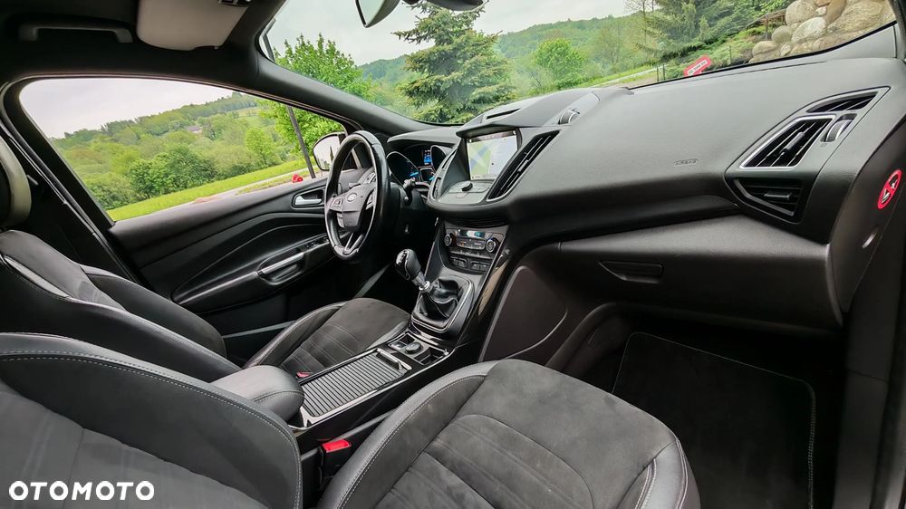 Ford Kuga 2.0 TDCi 4x4 ST-Line - 23