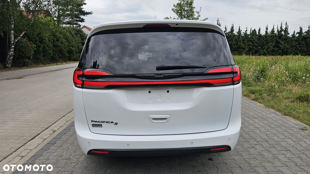 Chrysler Pacifica - 5