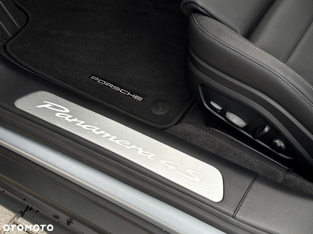 Porsche Panamera - 32