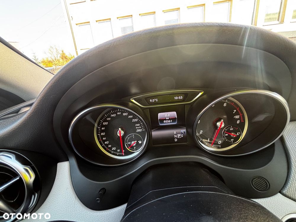 Mercedes-Benz GLA 200 7G-DCT - 4