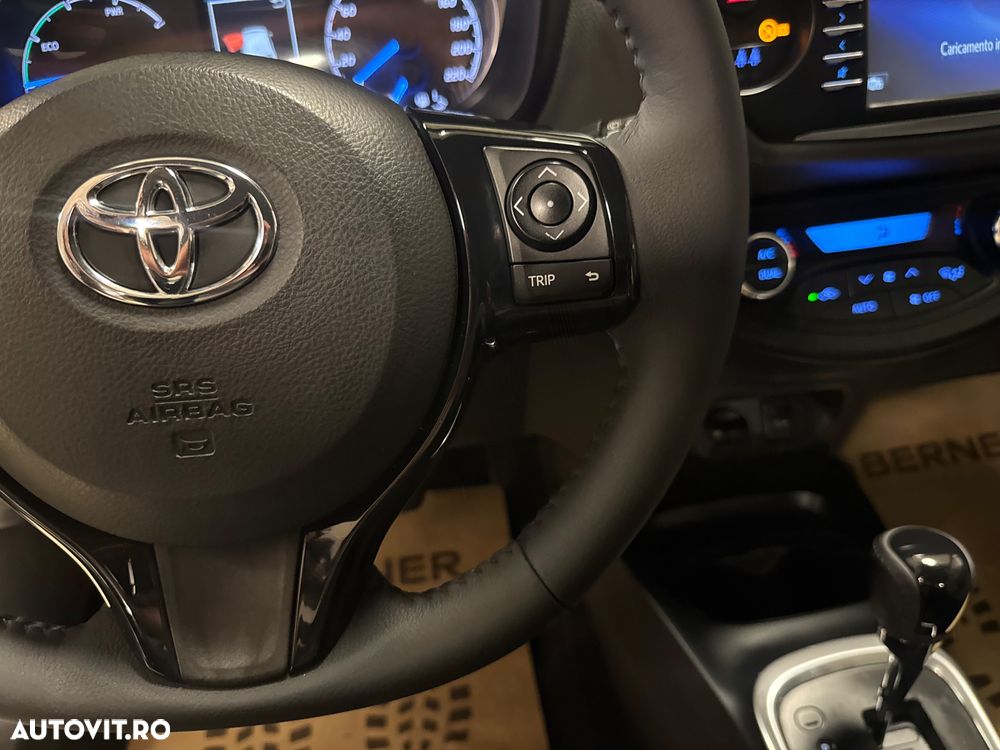 Toyota Yaris 1.5 VVT-i HSD Luna - 18