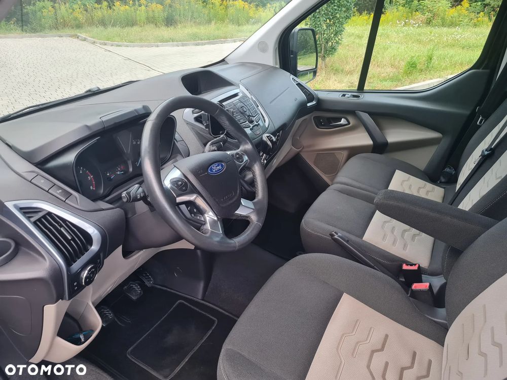 Ford Tourneo Custom - 16