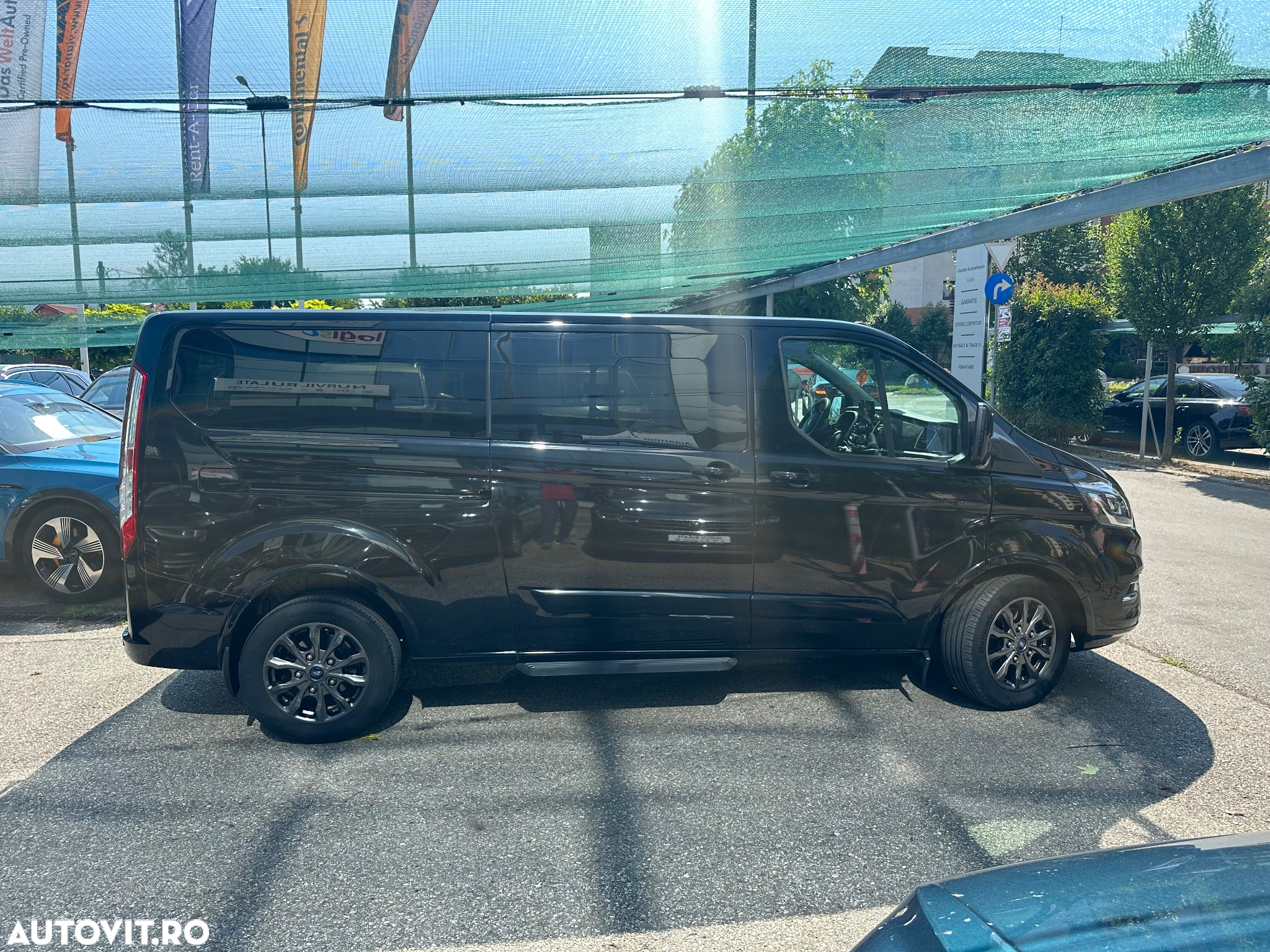 Ford Tourneo Custom Bus 320 2.0 EcoBlue 170 CP L2H1 Titanium Aut. - 3