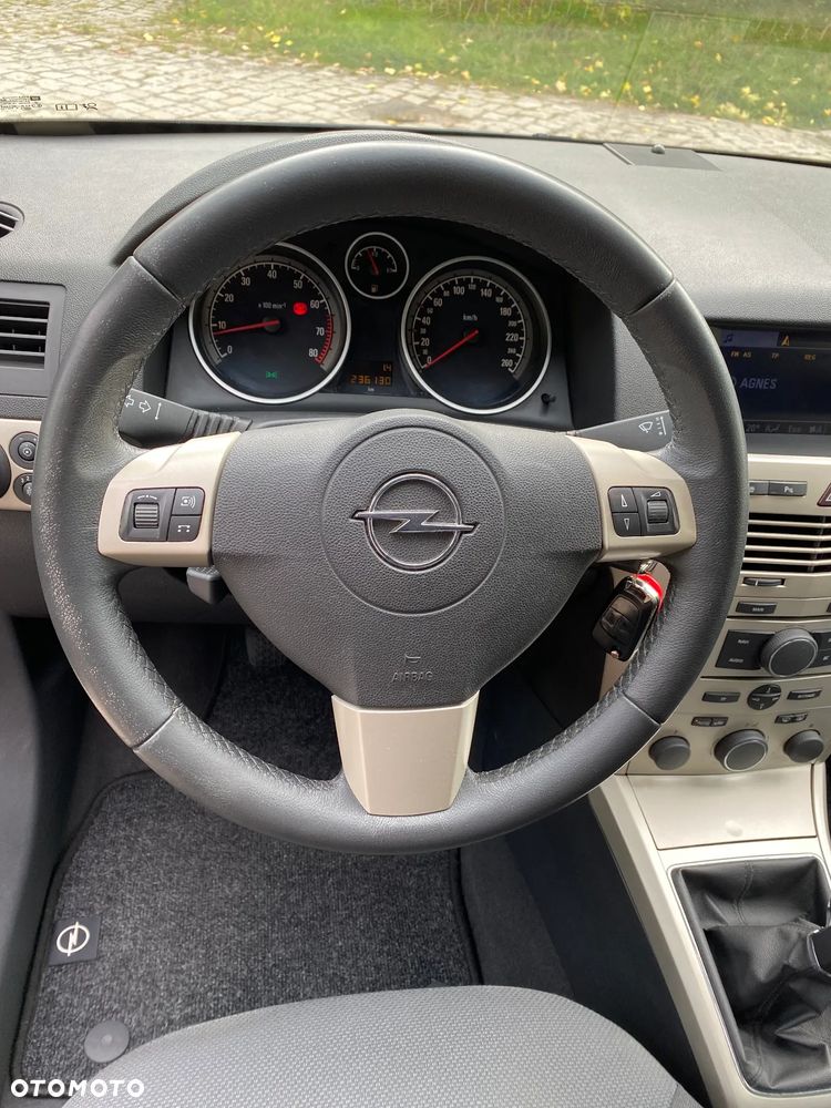 Opel Astra GTC 1.4 NAVI - 22