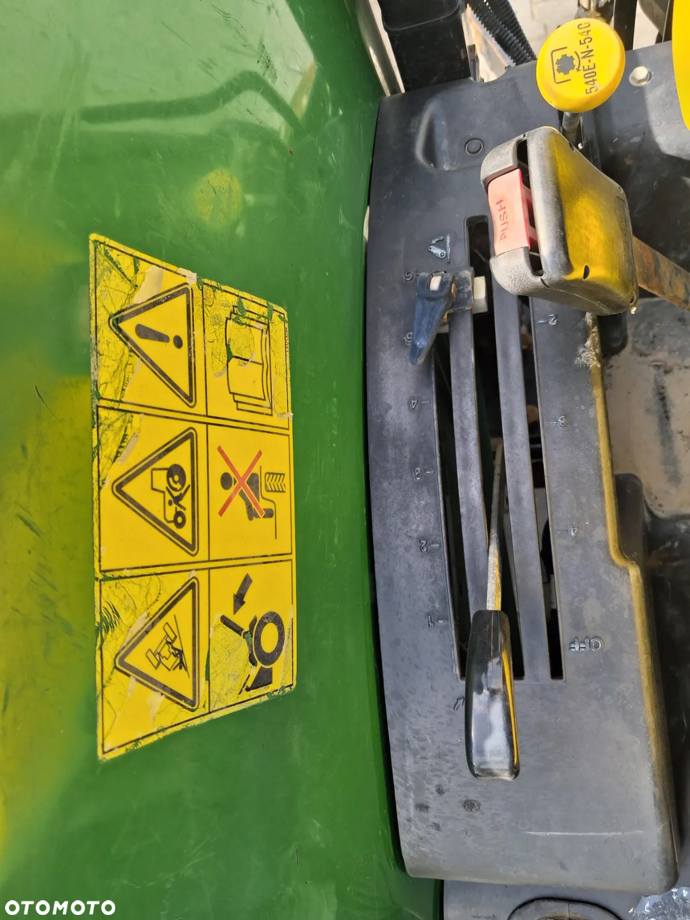 John Deere 4520 - 15