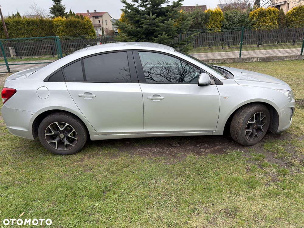 Chevrolet Cruze 1.8 Base - 3